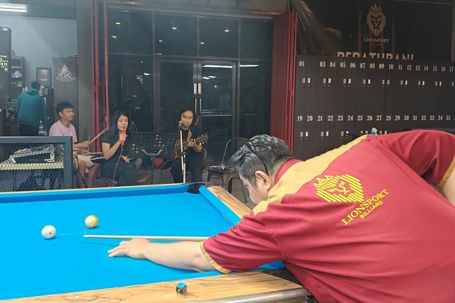 Sunday Night Live Music on Lionsport Billiar